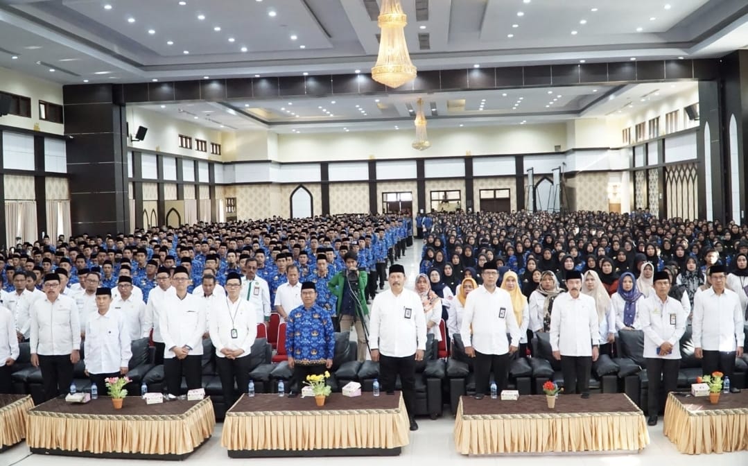 Sebanyak 1.195 Pegawai Pemerintah dengan Perjanjian Kerja (PPPK) Kementerian Agama Provinsi Sulawesi Selatan dilantik Menteri Agama Yaqut Cholil Qoumas bersama 27.874 PPPK Kemenag lainnya se Indonesia, Selasa (15/8/2023).