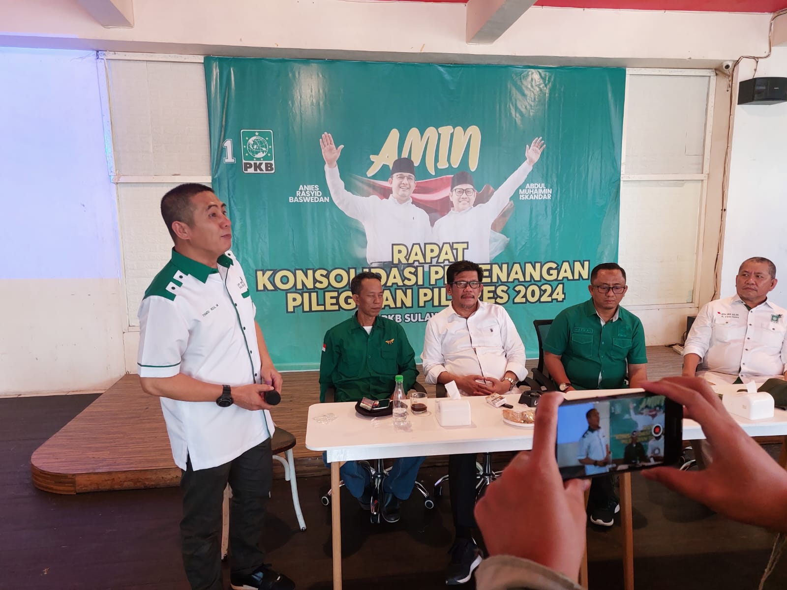 PKB Sulsel menggelar konsolidasi pemenangan bakal calon presiden (Capres dan Bacawapres) Anies Baswedan - Muhaimin Iskandar (AMIN), Konsolidasi yang digelar di Lantai 2 Red Corner, Jl Yusuf Dg Ngawing, Minggu (17/9/2023) sore.