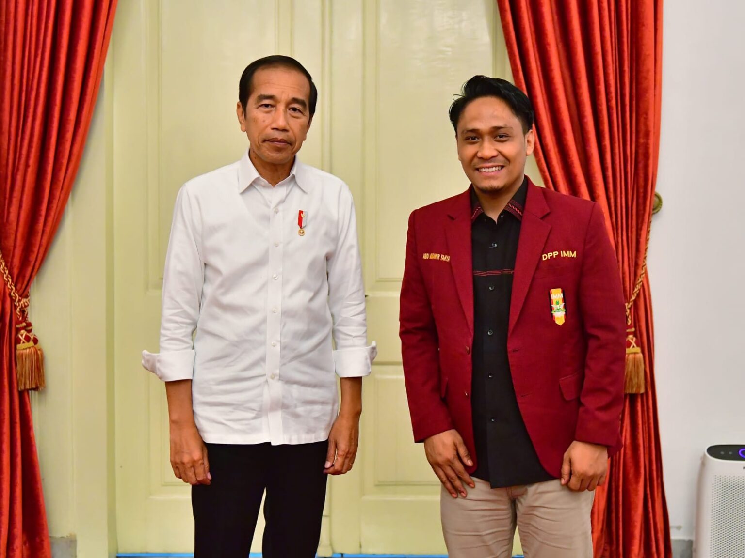 Ketua DPP IMM Musawir bersama Presiden Jokowi usai melakukan audiens di Istana Negara pada 27 Februari 2024.