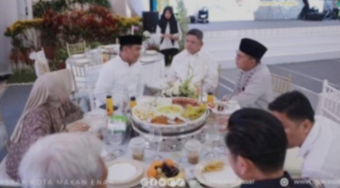 Sejumlah anggota DPRD Kota Makassar dari menghadiri open house Halal Bi Halal yang digelar Wai Kota Makassar Moh Ramdhan Pomanto atau akrab disapa Danny Pomanto.
