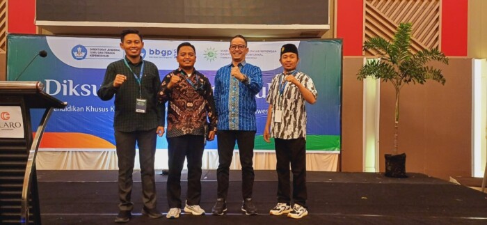 Kepala Sekolah SMP Darul Arqam Muhammadiyah Gombara Makassar Martono La Moane terpilih menjadi peserta terbaik pertama di kelas B pada kegiatan Pendidikan Khusus Kepala Sekolah/Madrasah (Diksuspala) regional Sulawesi Selatan.