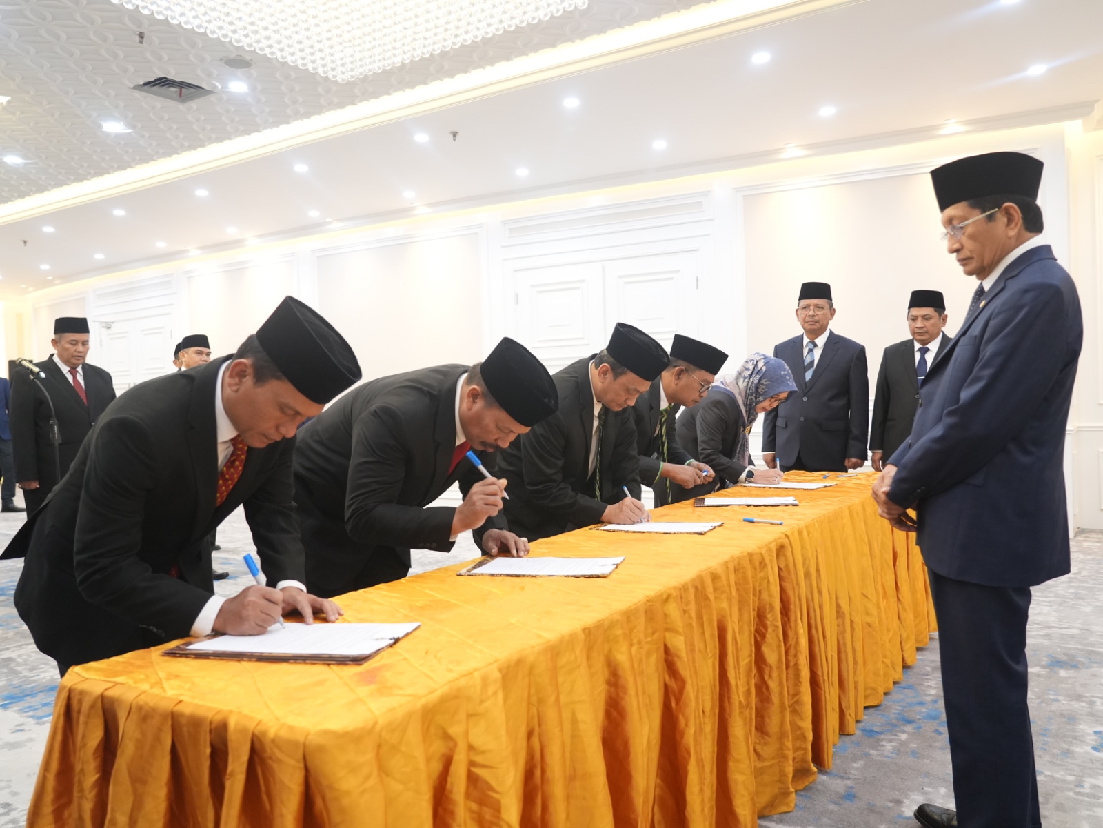 Menteri Agama RI Prof Nasaruddin Umar resmi melantik Ali Yafid sebagai Kepala Kantor Wilayah Kementerian Agama Sulawesi Selatan.