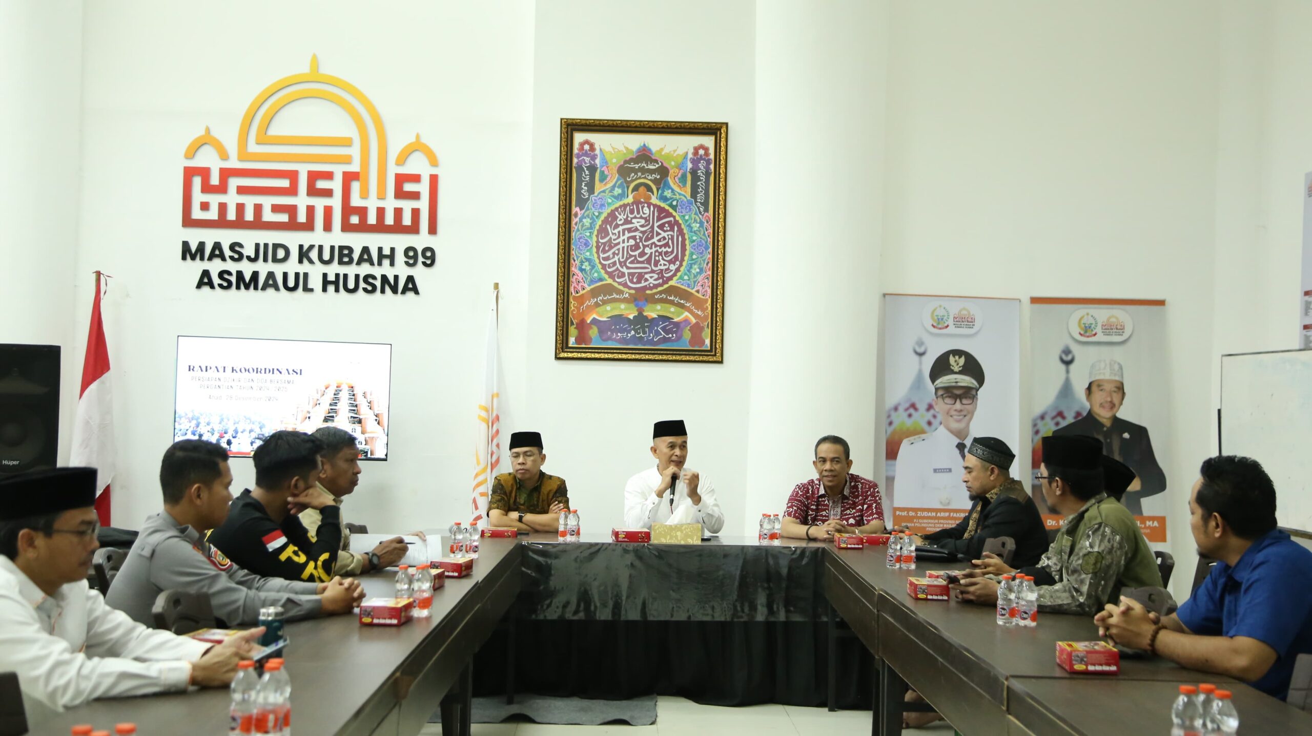 Suasana rapat persiapan zikir digelar oleh Pemerintah Provinsi Sulawesi Selatan pada Sabtu, 29 Desember 2024, di Masjid 99 Kubah Asmaul Husna, Kawasan Centre Point of Indonesia (CPI), Makassar.