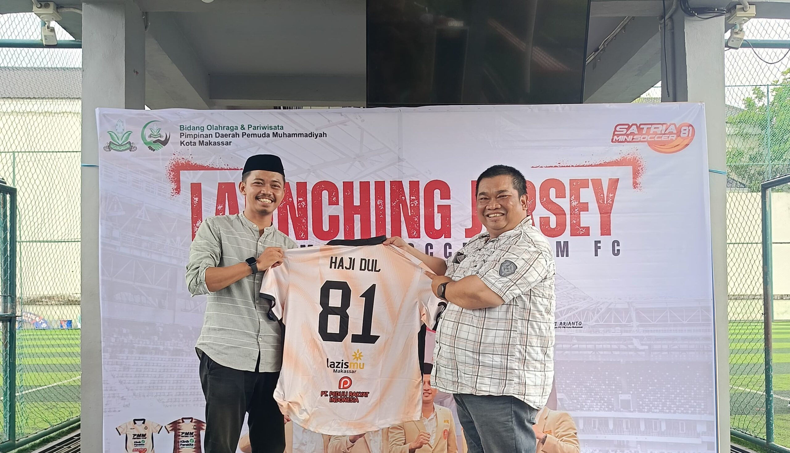 Pimpinan Daerah Pemuda Muhammadiyah Kota Makassar gelar peluncuran jersey terbaru di Lapangan Satria Minisoccer 81 Sungguminasa Kabupaten Gowa, Jumat (10/1/2025).