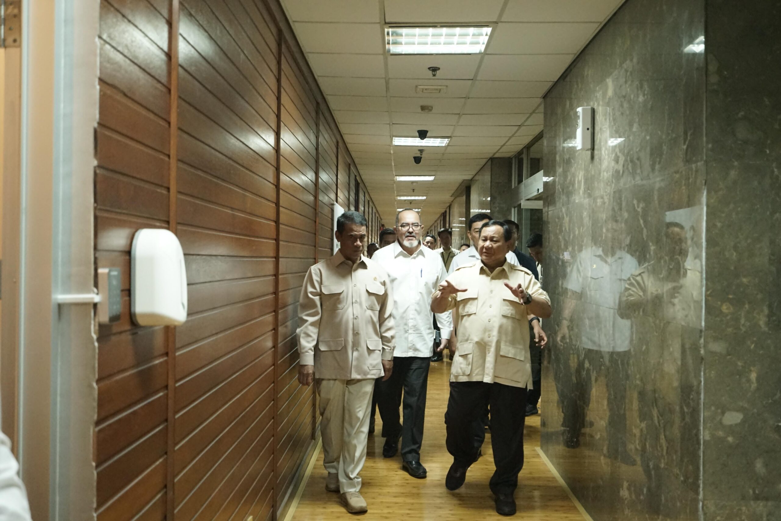 Presiden Prabowo Subianto memberikan apresiasi tinggi kepada Menteri Pertanian (Mentan) Andi Amran Sulaiman atas kinerjanya dalam mengendalikan situasi pertanian di Indonesia.
