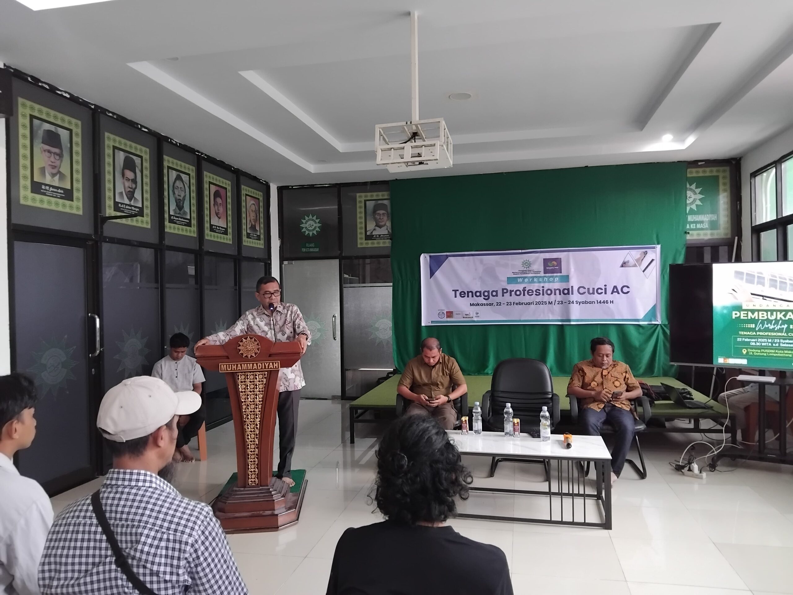 Muhammadiyah Kota Makassar membentuk tim kerja servis AC untuk melayani masjid-masjid di Kota Makassar selama bulan Ramadhan 1446 H mendatang.