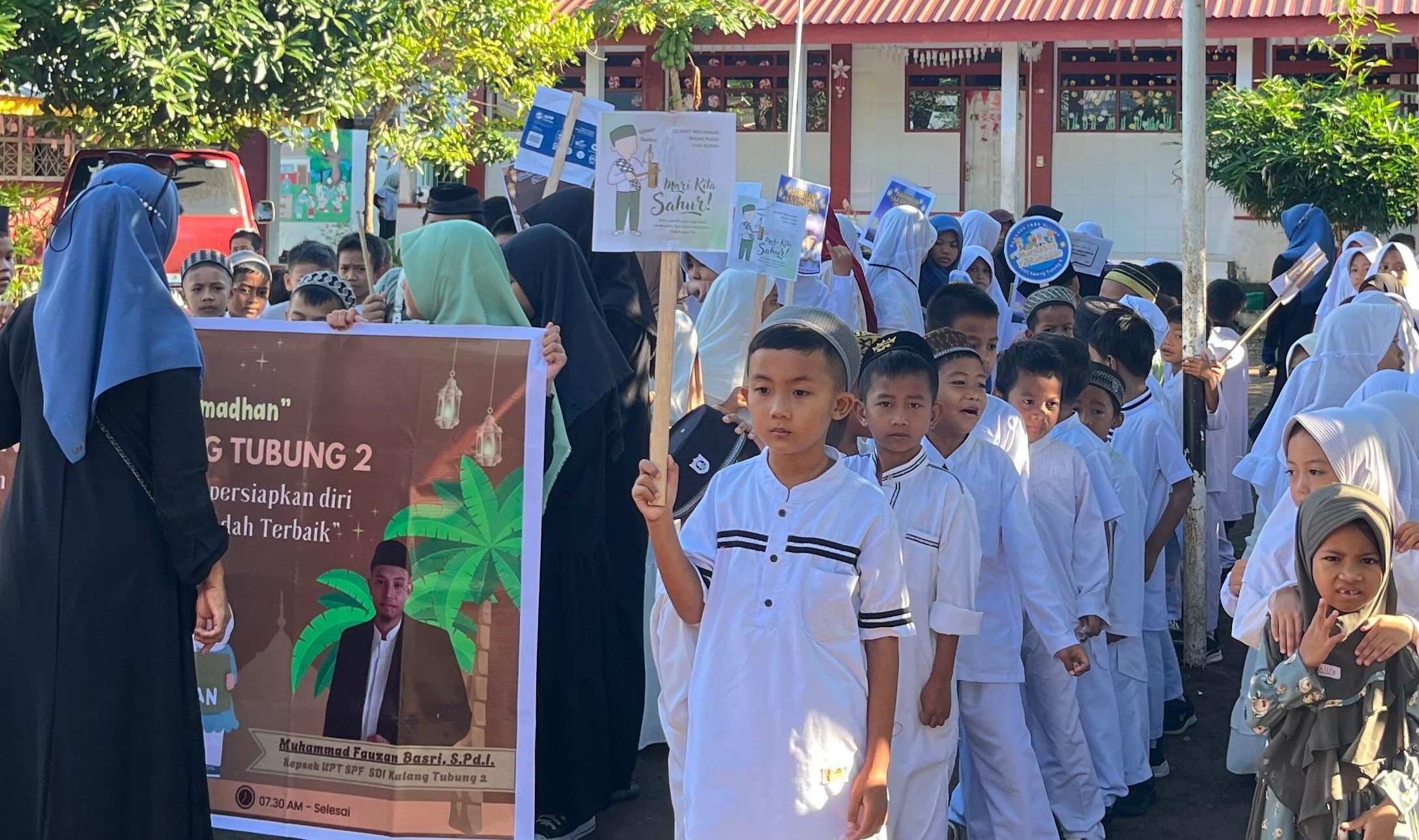 UPT SPF SD Inpres Kalang Tubung II Makassar mengadakan pawai meriah untuk menyambut bulan suci ramadan, Kamis (27/2/2025).