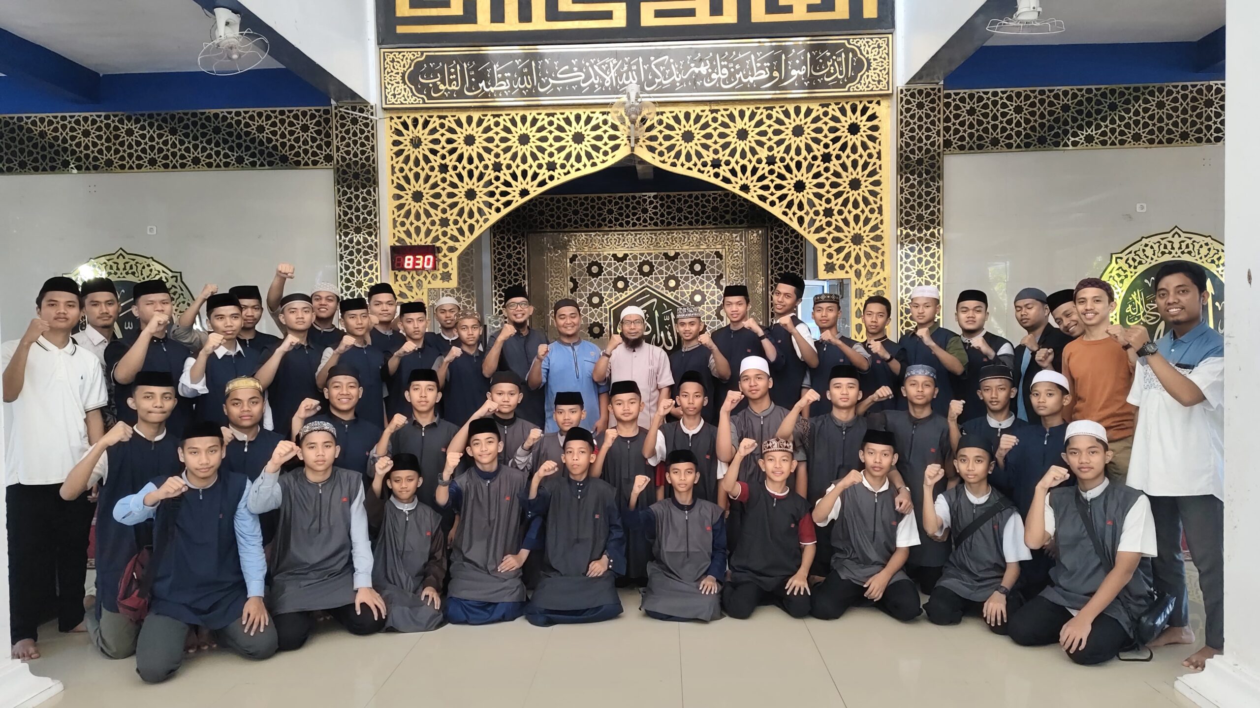 Pondok Pesantren Darul Aman Gombara kota Makassar kembali mengirimkan sejumlah santrinya untuk melaksanakan Safari Ramadan 1446 H di berbagai daerah.