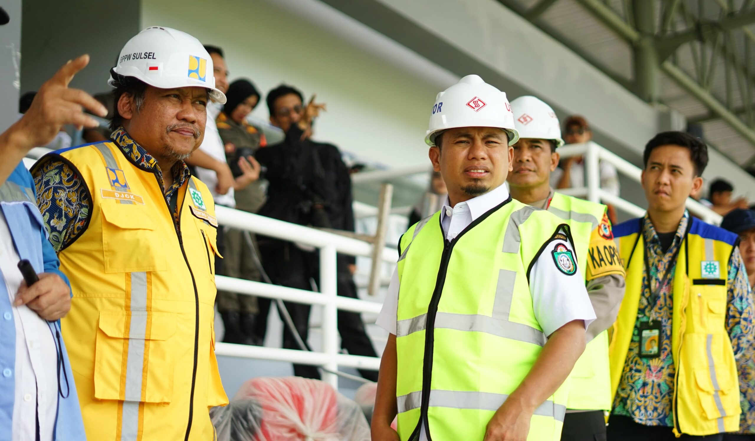 Wali Kota Parepare Tasming Hamid saat meninjau Stadion BJ Habibie, Rabu (5/3/2025).