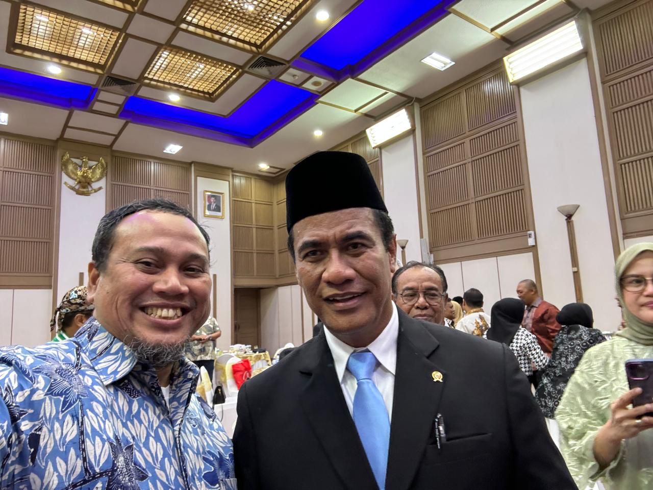 Muhammad Ramli Rahim bersama Mentan Amran Sulaiman.
