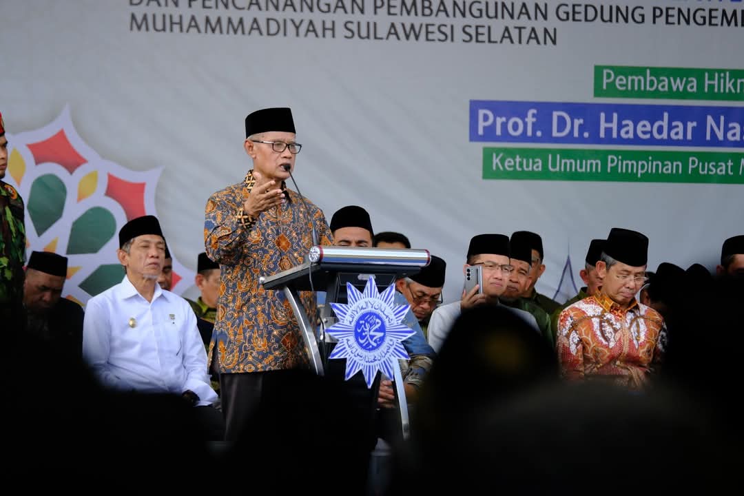 Ketua Umum PP Muhammadiyah Prof Haedar Nashir Hadir syawalan Muhammadiyah Sulsel berlangsung di halaman Gedung Dakwah Muhammadiyah Tamalanrea, Makassar, Minggu (6/4/2025).