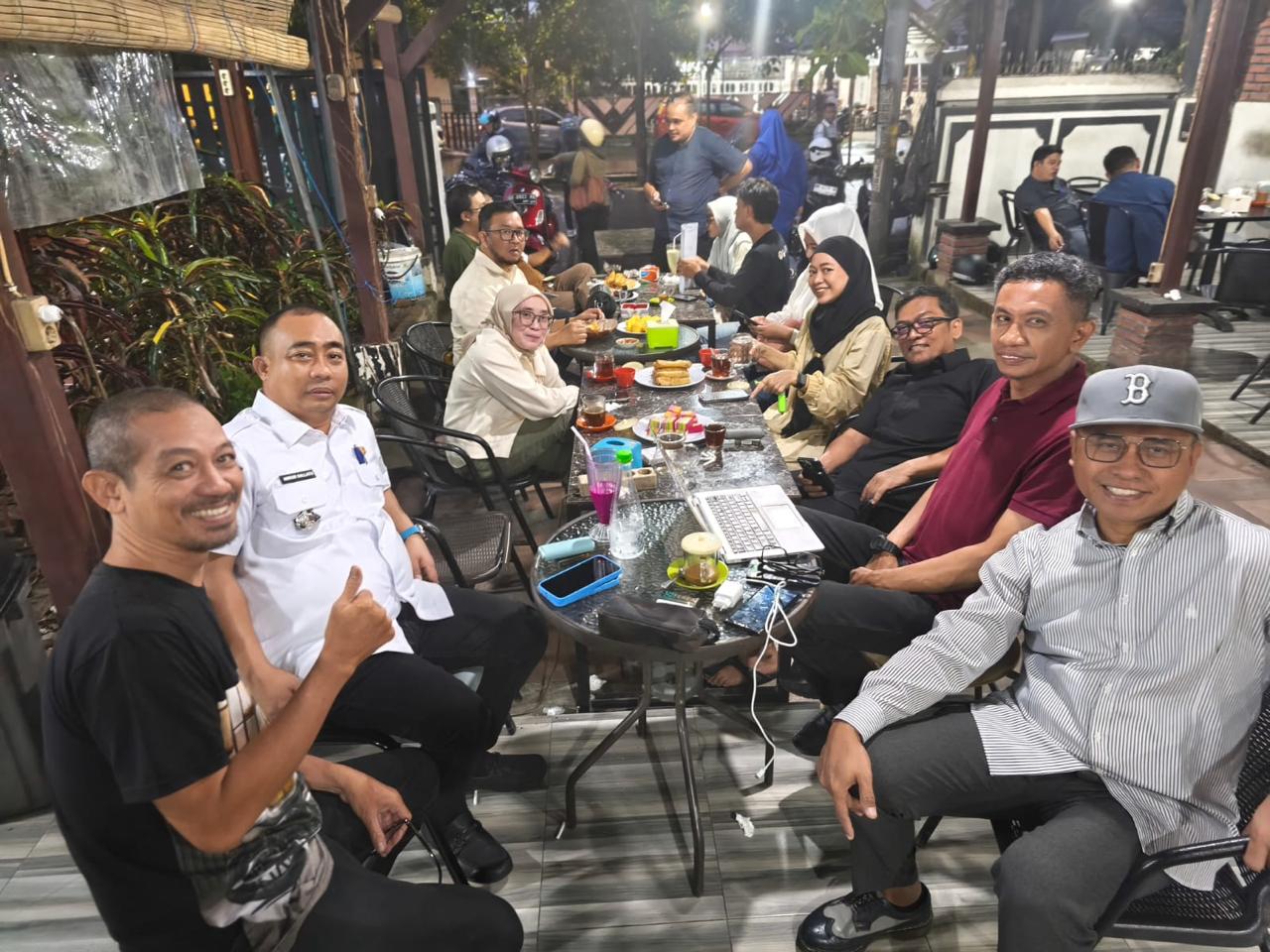 Rapat panitia kegiatan Halal bi halal dan Reuni Akbar 2025 Alumni FISIP Unhas.