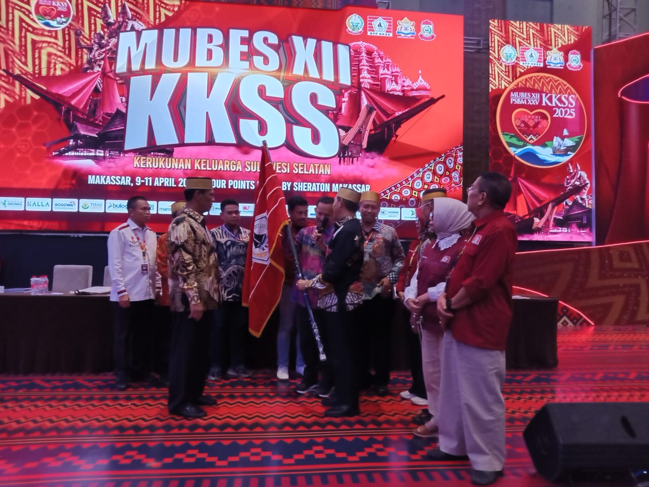 Menteri Pertanian (Mentan) RI Kabinet Prabowo-Gibran, Andi Amran Sulaiman resmi terpilih menjadi ketua Umum Kerukunan Keluarga Sulawesi Selatan (KKSS).