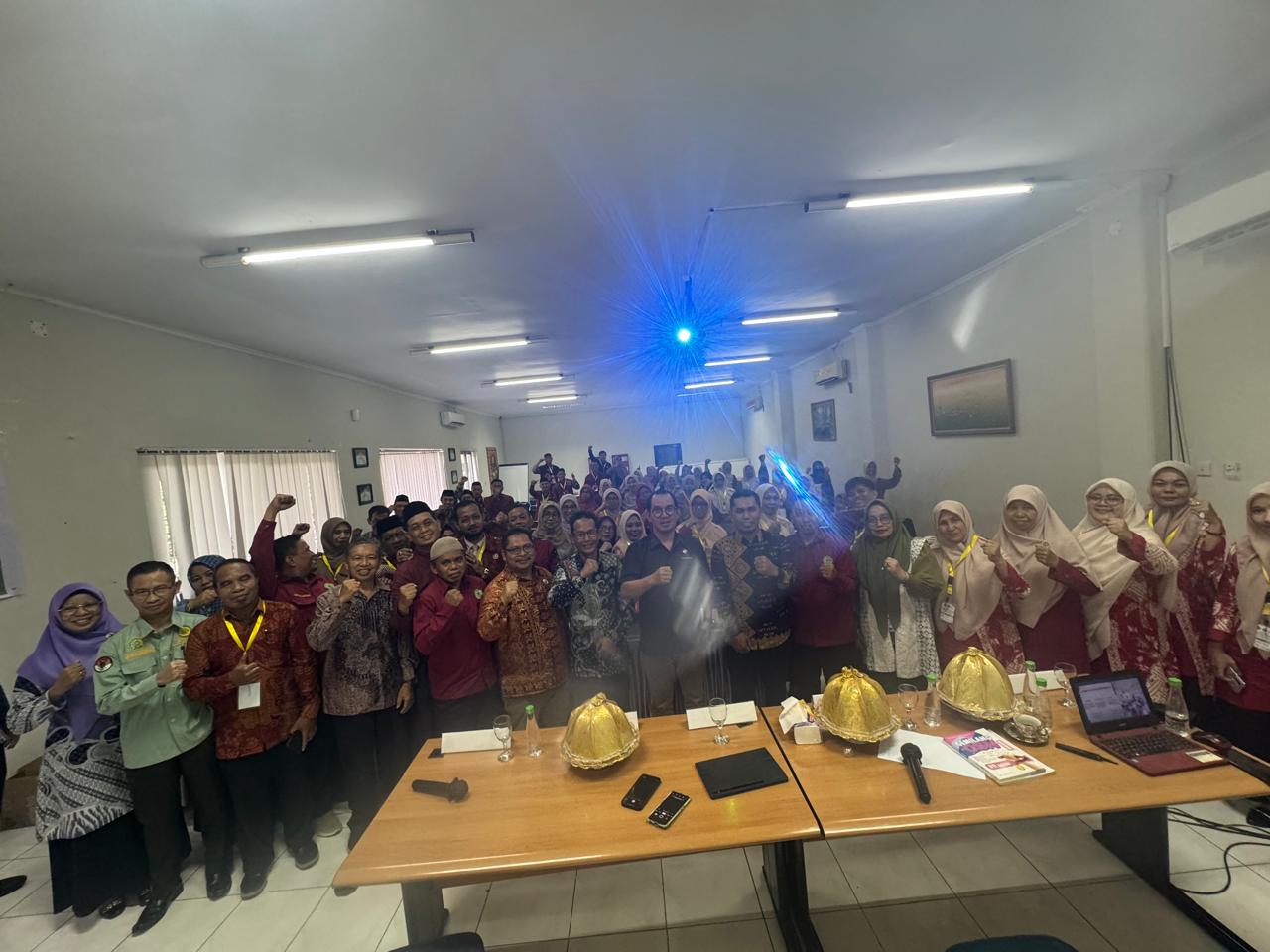 Kelompok Kerja Kepala Madrasah Aliyah (KKMA) Makassar kerjasama Penjamin Mutu Madrasah Seksi Pendidikan Madrasah Kementerian Agama Makassar sukses menggelar kegiatan workshop pengembangan kompetensi kepala madrasah aliyah & tsanawiyah se kota makassar.