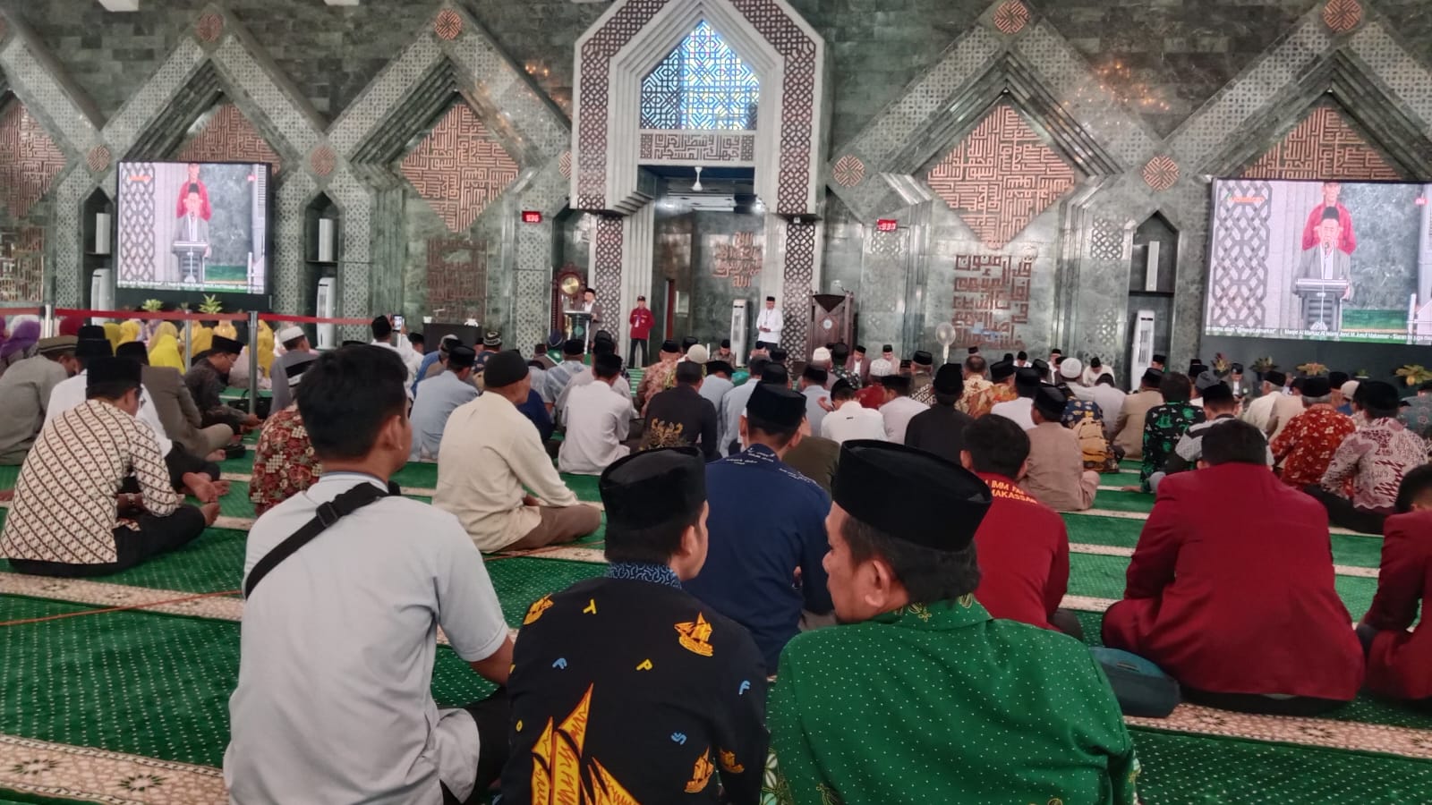 Suasana kegiatan syawalan 1446 H Muhammadiyah tingkat kota Makassar dilaksanakan di Masjid Al-Markaz Al Islami Jenderal M Yusuf, Makassar, Sabtu (26/4/2025).