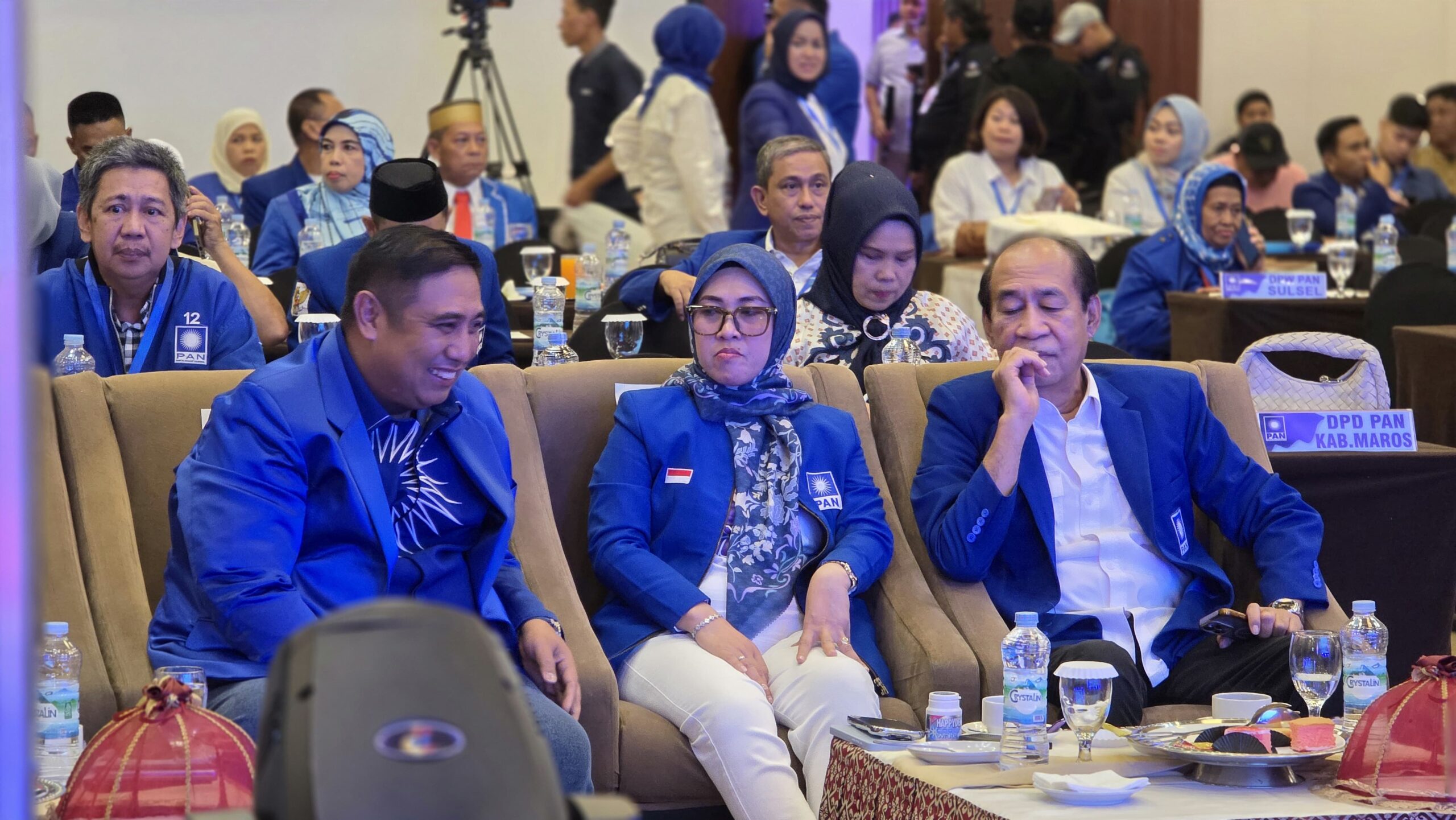 Chaidir Syam, Husniah Talenrang dan Ashabul Kahfi saat pembukaan pada Musyawarah Wilayah (Muswil) ke VI Partai Amanat Nasional (PAN) Sulawesi Selatan di Hotel Claro Makassar, Sulsel, Minggu (4/5/2025).