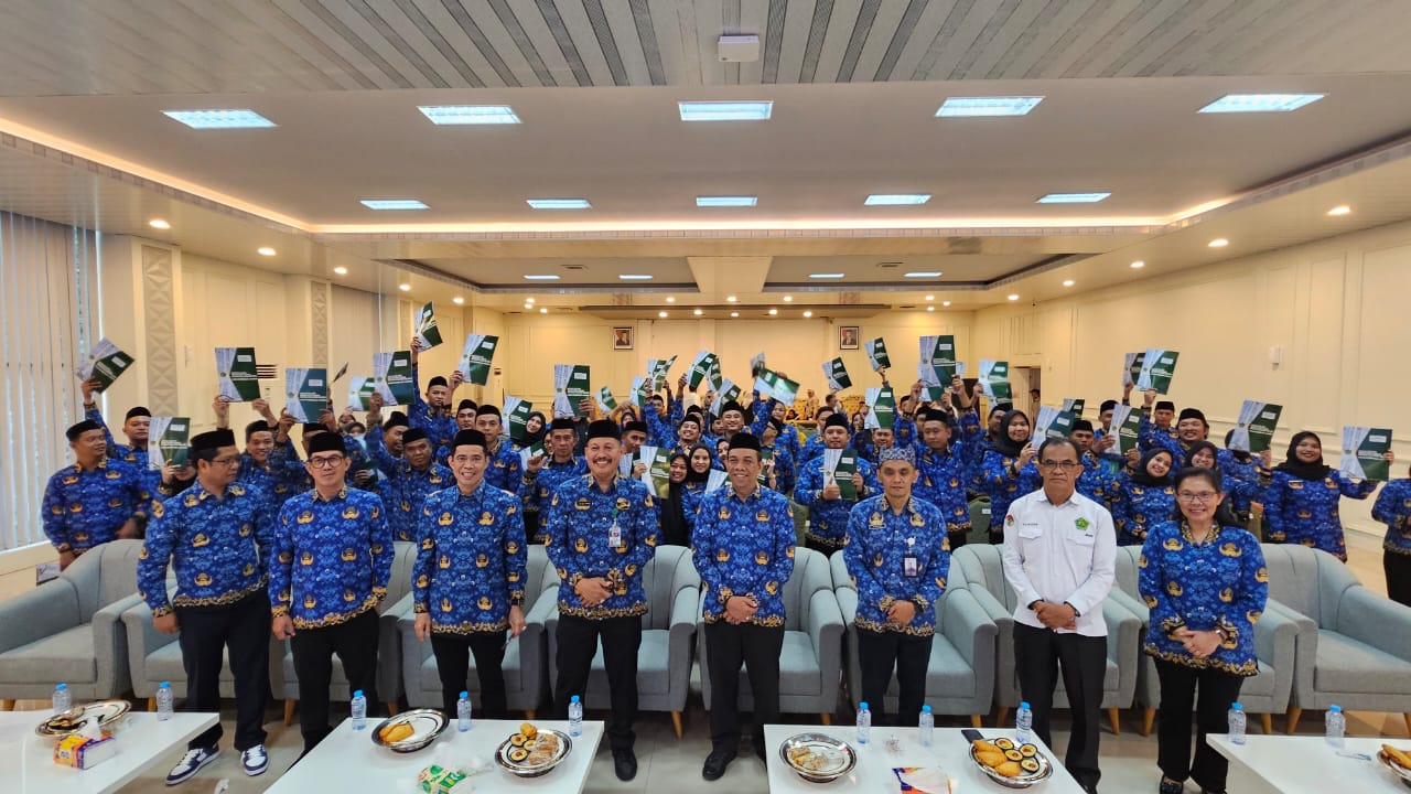 Sebanyak 3.503 Pegawai Pemerintah dengan Perjanjian Kerja (PPPK) formasi tahun 2024 di lingkungan Kantor Wilayah Kementerian Agama (Kemenag) Provinsi Sulsel resmi dilantik secara serentak melalui daring, Senin (26/5/2025).