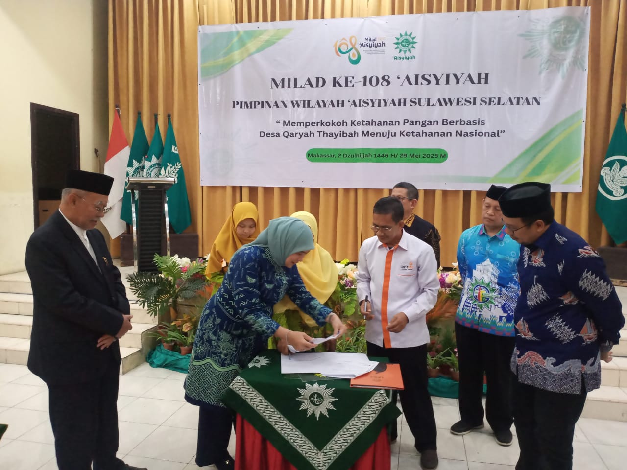 PW Aisyiyah Sulsel dan Lazismu Sulsel menggelar penandatanganan nota kesepahaman (MoU) gerakan zakat, infak, dan sedekah (ZIS) berlangsung di Gedung Serbaguna ‘Aisyiyah, Jalan Jenderal M. Jusuf, Makassar, Kamis (29/5/2025).