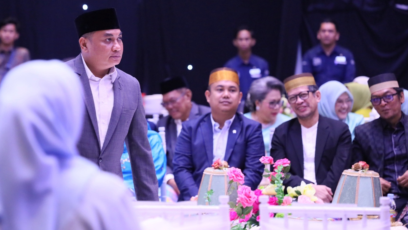 Wakil Menteri Perlindungan Pekerja Migran Dzulfikar Ahmad Tawalla jadi tamu kehormatan acara mappettuada Zulfikar Nur Alamsyah-Roidah Halilah Falih Ichsan.