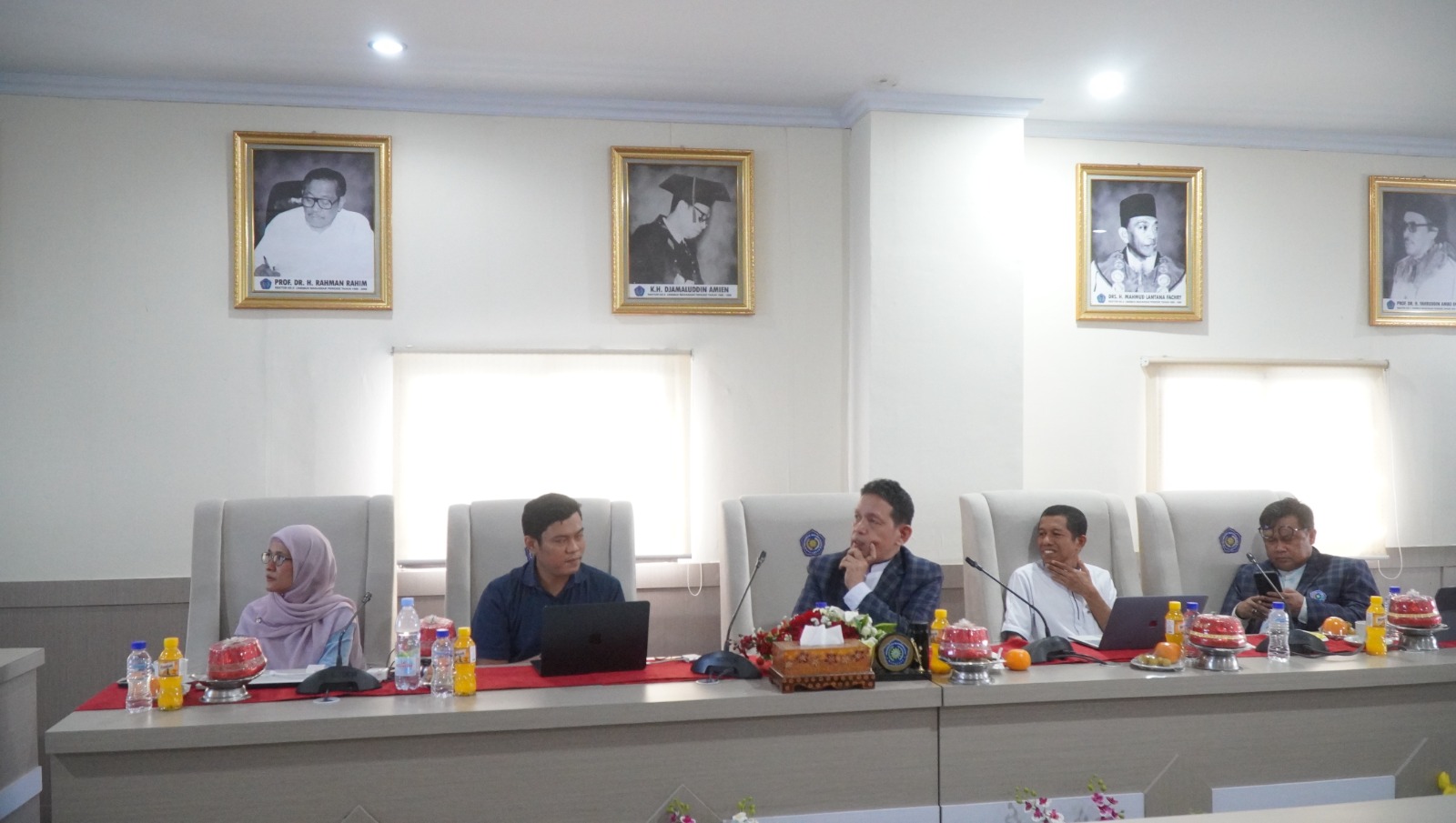 Rektor Unismuh Makassar, Dr. Abdul Rakhim Nanda bersama jajaran pimpinan, Rabu (18/6/2025).