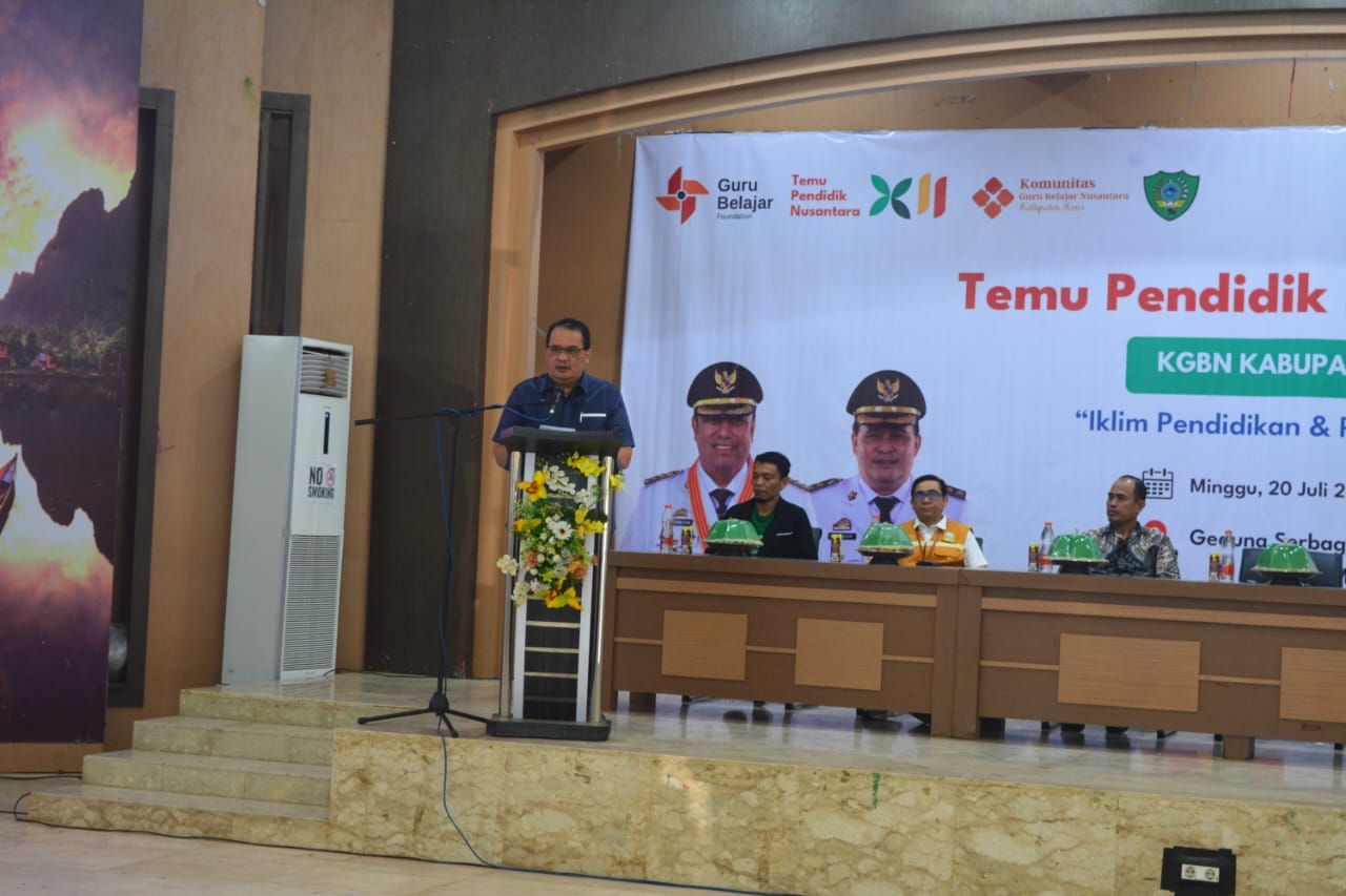 Wakil Bupati Kabupaten Maros Andi Mue’tazim Mansyur membuka kegiatan Temu Pendidik Nusantara (TPN) XII berlangsung di Aula Gedung Serbaguna Maros, Minggu (20/7/2025).