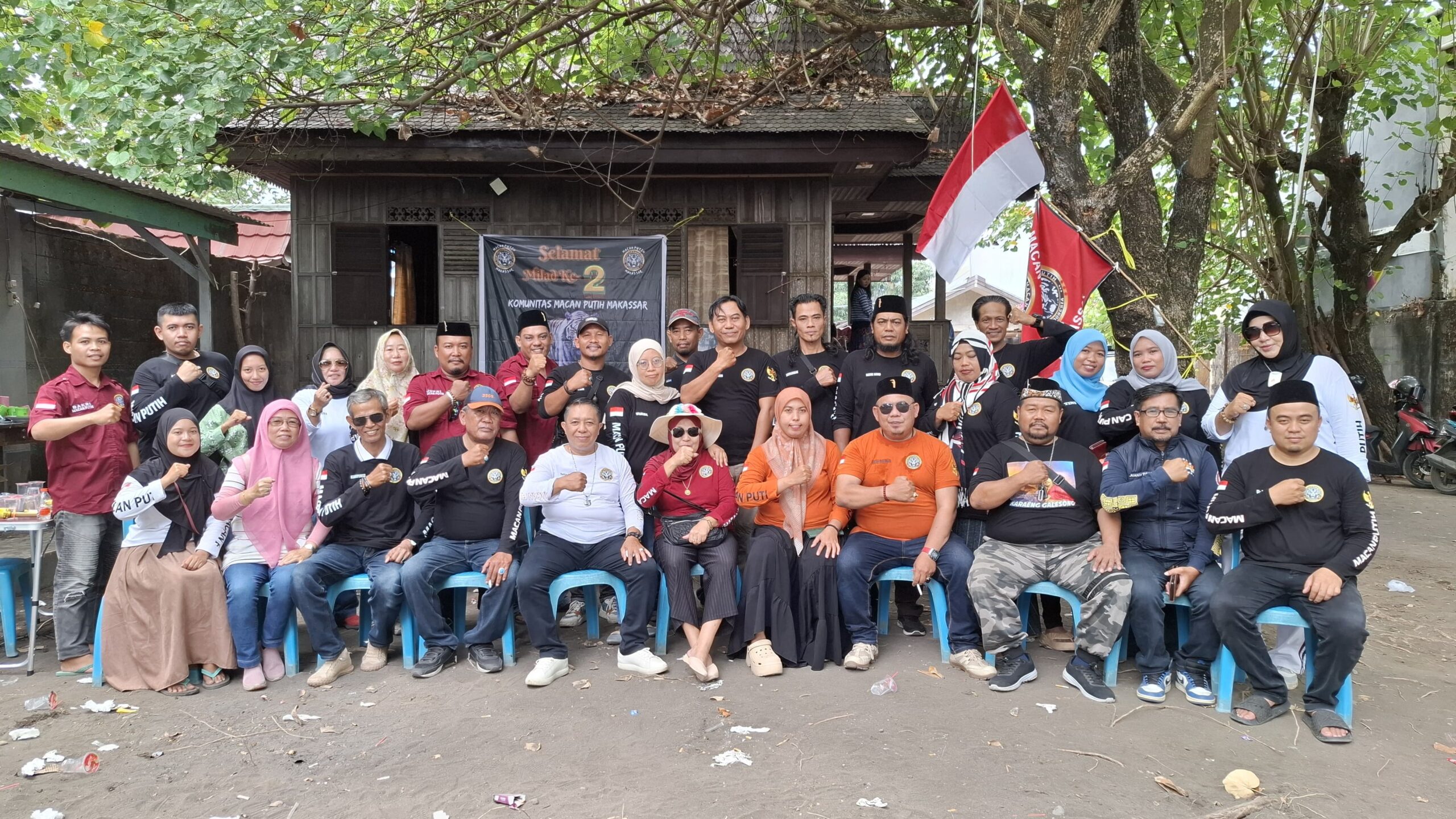 Komunitas Macan Putih kota Makassar gelar silaturrahmi bareng pengurus di villa bayang tanjung bayang Makassar, Minggu (11/8/2025).